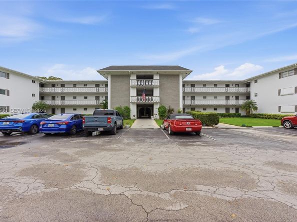 1201 Hillcrest Ct 209, Hollywood FL 33021