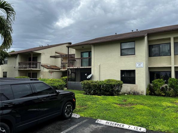 425 NW 210th St 102, Miami Gardens FL 33169