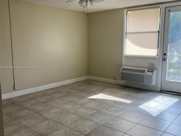 2701 Riverside Dr 308B, Coral Springs FL 33065