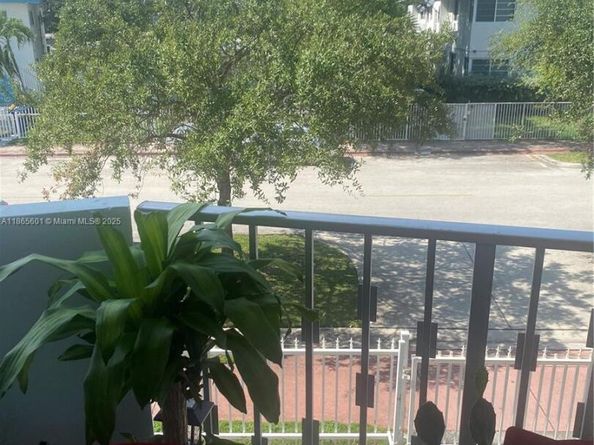 1990 Marseille Dr 201, Miami Beach FL 33141