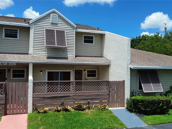 309 W Hemingway Cir, Margate FL 33063