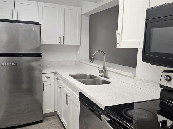 1720 NW N River Dr 113, Miami FL 33125