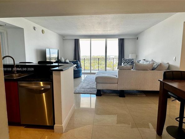 3232 SW 22nd Ter 1604, Miami FL 33145