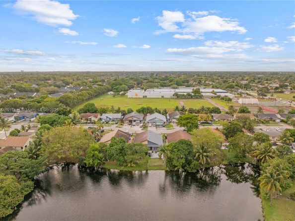 1221 SW 75th Ave, North Lauderdale FL 33068