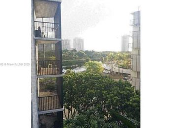 3475 N Country Club Dr