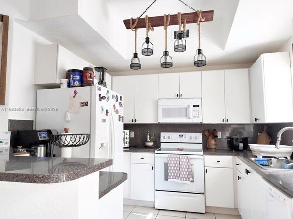 8884 SW 220th Ln, Cutler Bay FL 33190