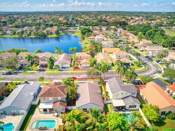 19253 NW 22nd St, Pembroke Pines FL 33029