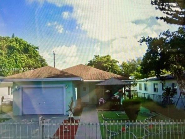 2327 Freedom St, Hollywood FL 33020