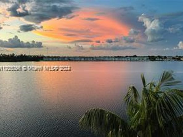 1075 NE Miami Gardens Dr 205, Miami FL 33179