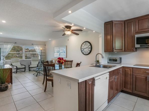 3506 NW 49th Ave 511, Lauderdale Lakes FL 33319