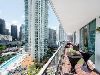 90 SW 3rd St