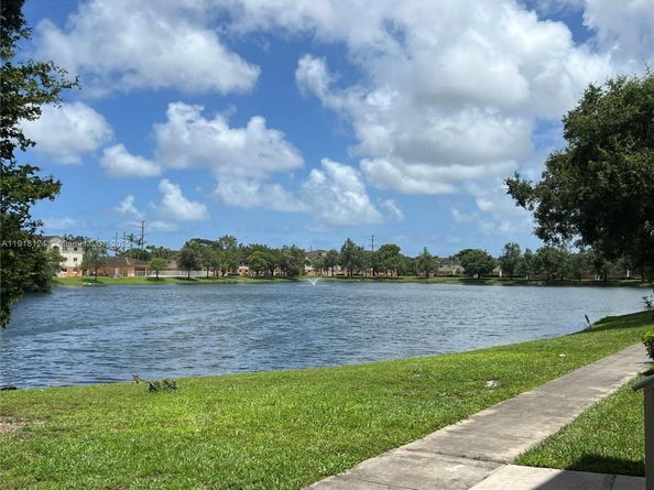 3690 N 56th Ave 916, Hollywood FL 33021