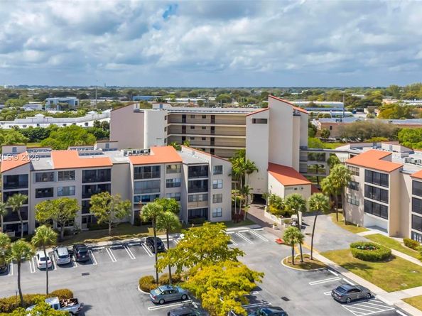 2322 S Cypress Bend Dr 311, Pompano Beach FL 33069