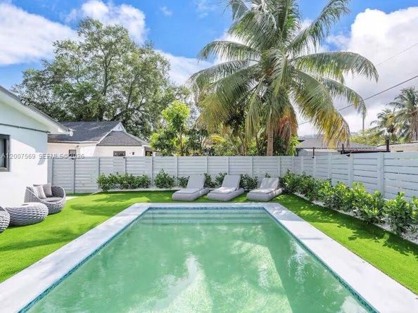400 NW 40th St, Miami FL 33127