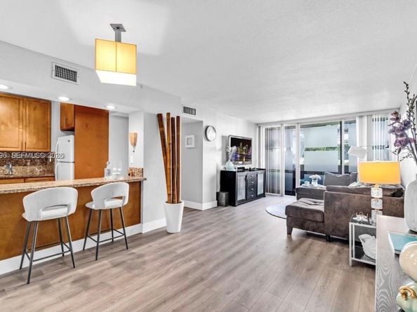 830 NW 87t ave 303, Miami FL 33172