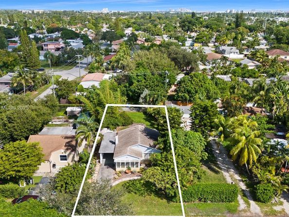 2243 Cleveland St, Hollywood FL 33020