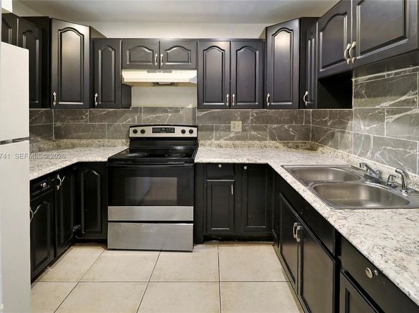 5975 NW 25th Ct 213, Sunrise FL 33313