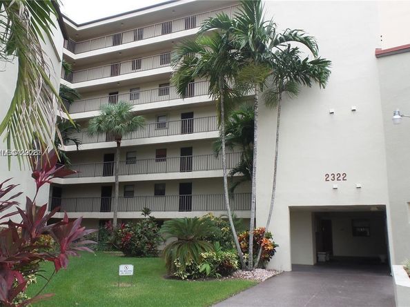 2320 S Cypress Bend Dr 206, Pompano Beach FL 33069