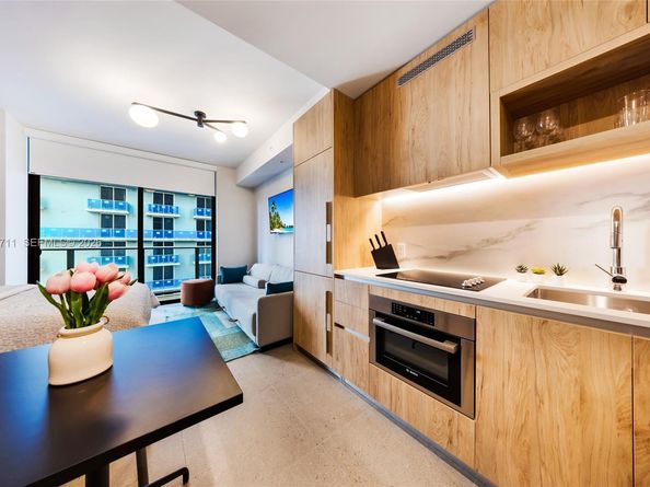 11 NE 6th St 1208, Miami FL 33132