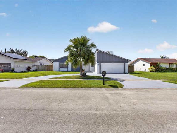 9428 NW 46th Ct, Sunrise FL 33351