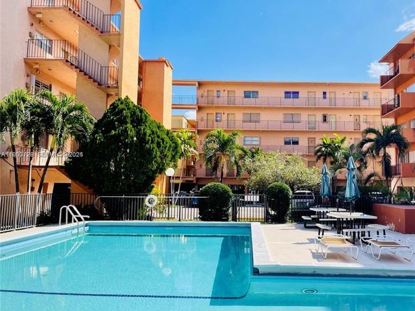 1950 W 54th St 316, Hialeah FL 33012