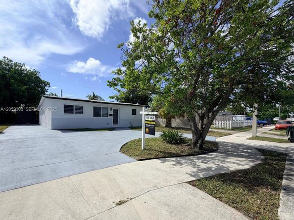 4130 NW 11th Ave, Oakland Park FL 33309