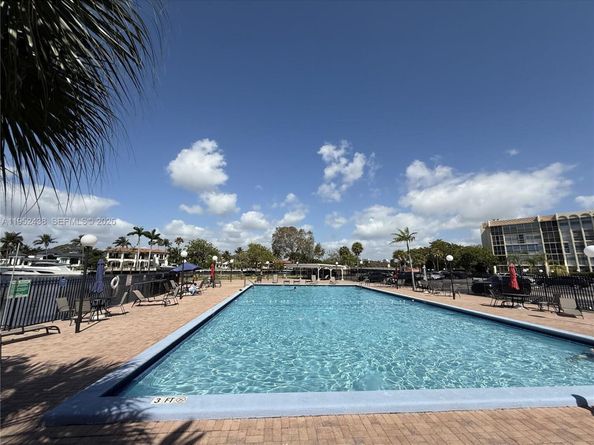 2101 Atlantic Shores Blvd 120, Hallandale Beach FL 33009