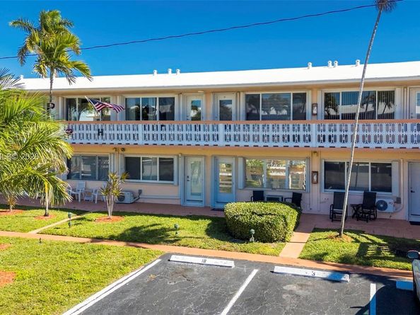 901 SW 11th Ave 17H, Hallandale Beach FL 33009