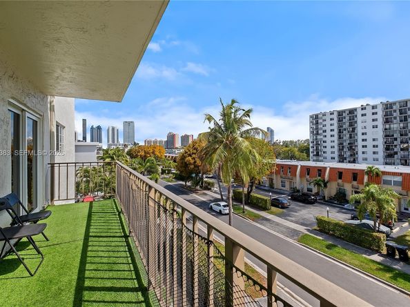 3665 NE 167th St 409, North Miami Beach FL 33160