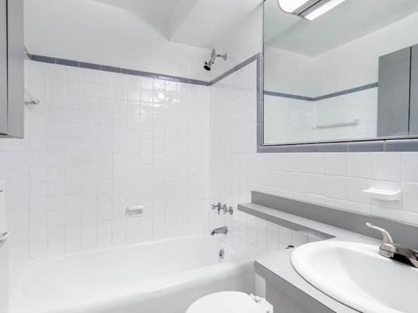 240 East 35th Street 6D, New York NY 10016