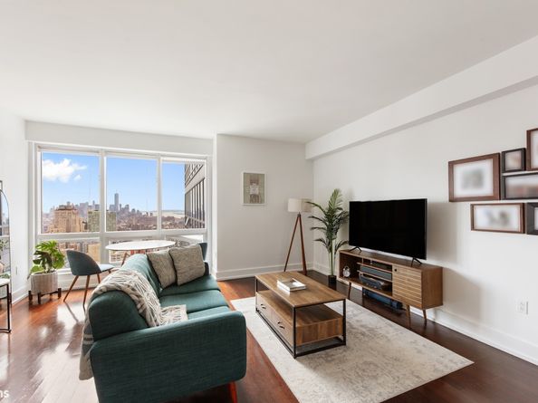 350 West 42nd Street 43F, New York NY 10036