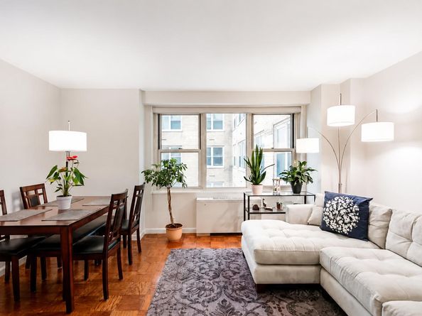 305 East 24th Street 8H, New York NY 10010