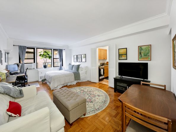 240 East 46th Street 7B, New York NY 10017