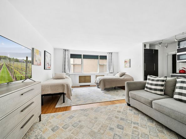 233 East 69th Street 5F, New York NY 10021