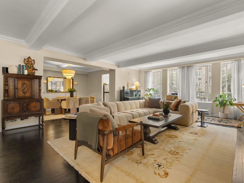 340 West 57th Street 2B, New York NY 10019