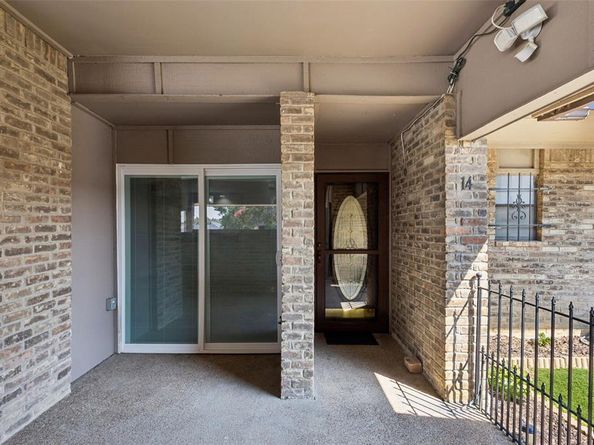 207 E Harwood Road  14, Euless Texas 76039