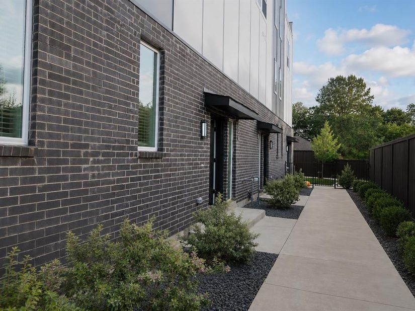 7207  Mohawk Drive  106, Dallas Texas 75235