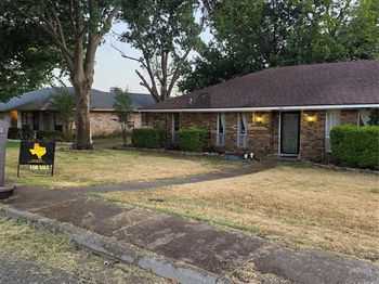 1033  Shadywood Lane 