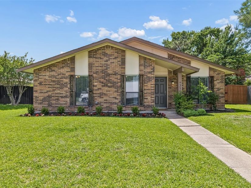 3109  Fairgate Drive , Carrollton Texas 75007