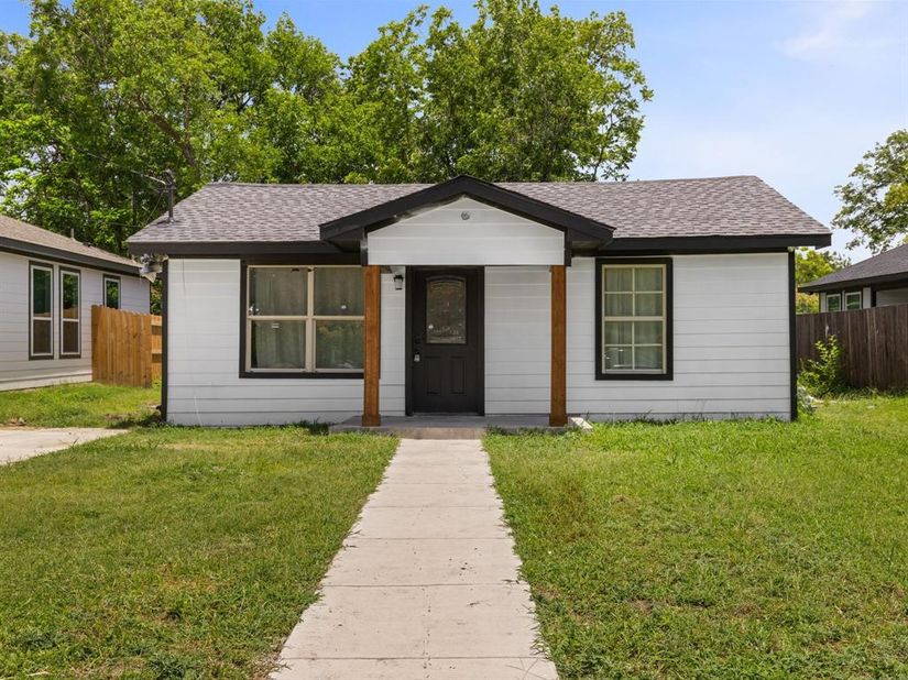 638  Bethpage Avenue , Dallas Texas 75217
