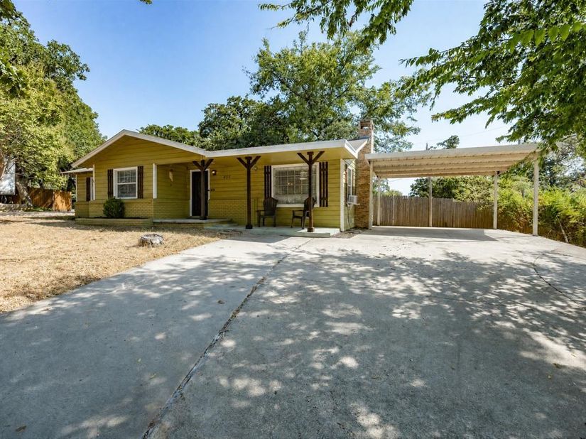 408  Inwood Road , Azle Texas 76020