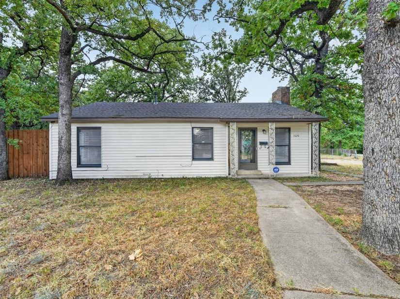 1629  Robinwood Drive , Fort Worth Texas 76111
