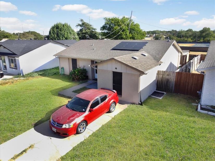 705  Parker Circle , Garland Texas 75040