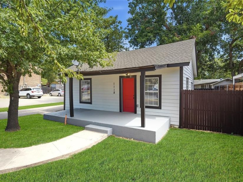 1118  Oxford Street , River Oaks Texas 76114