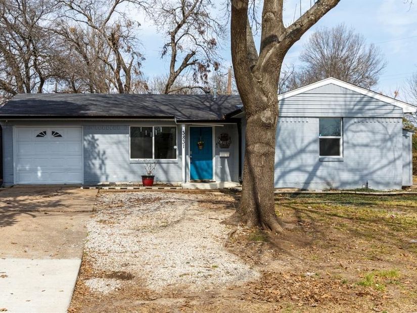 3831  Black Oak Drive , Dallas Texas 75241