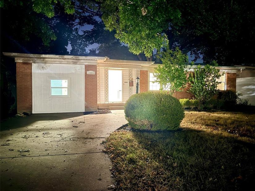 10870  Cassandra Way , Dallas Texas 75228