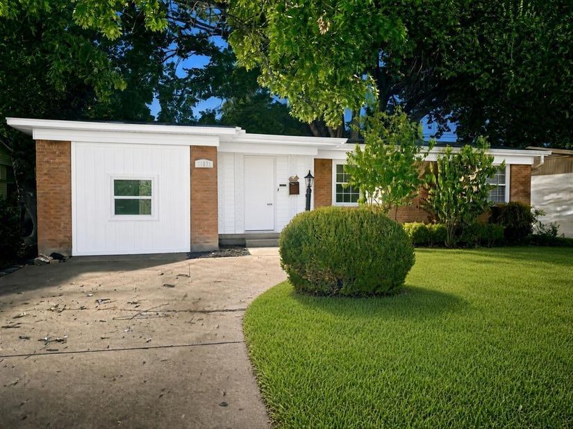 10870  Cassandra Way , Dallas Texas 75228
