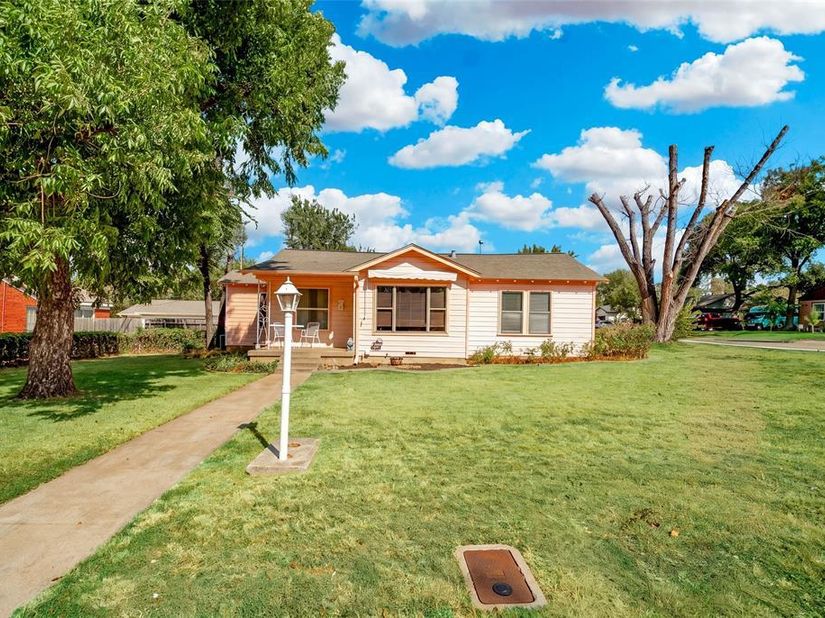 3100  Lakeland Street , Fort Worth Texas 76111