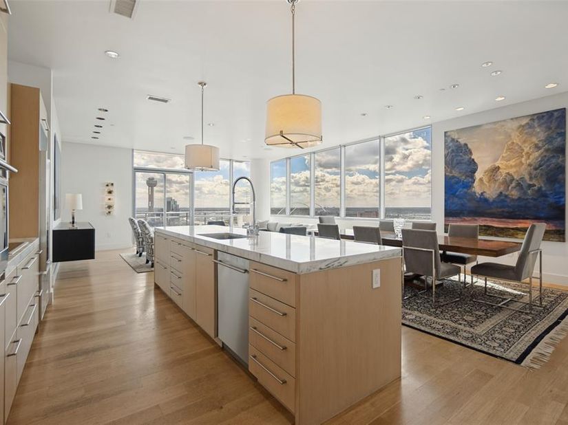 2200  Victory Avenue  1705, Dallas Texas 75219
