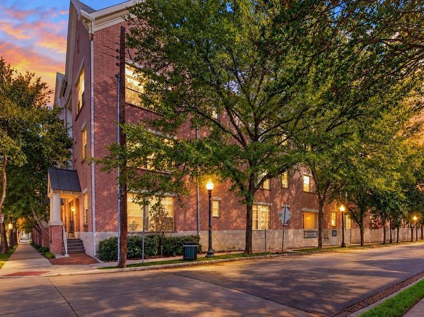 2305  Worthington Street  202, Dallas Texas 75204
